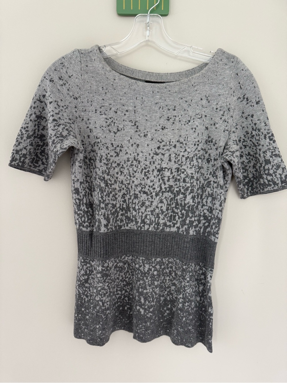 Ann Taylor Gray Ombre Speckled Short-Sleeve Knit Top